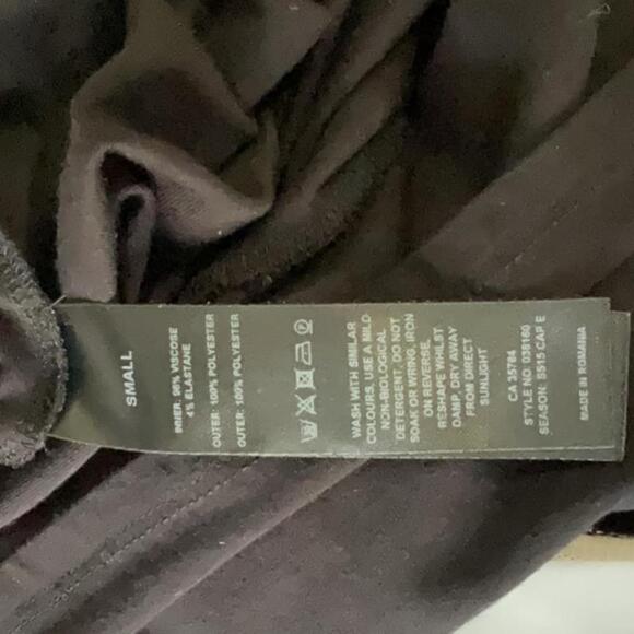 COLEBROOKE by Windsmore black & white chiffon colour block flowy top. - Picture 9 of 12